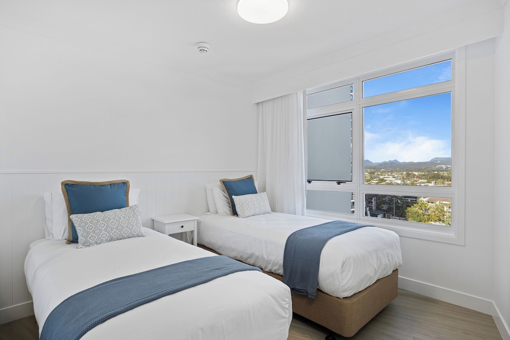 ULTIQA Burleigh Mediterranean Resort 32/65