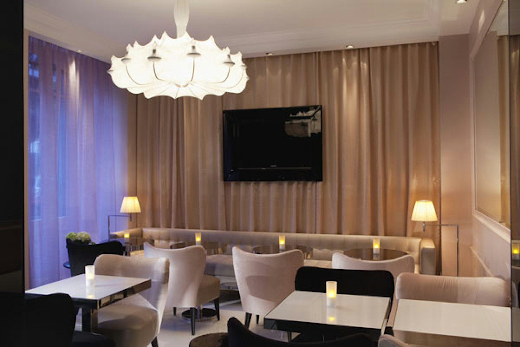 FIRST HOTEL PARIS TOUR EIFFEL 47/48