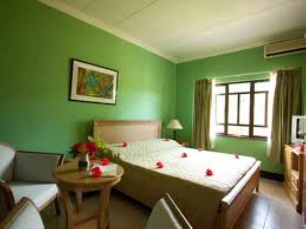 Gregoires Apartment 9/27