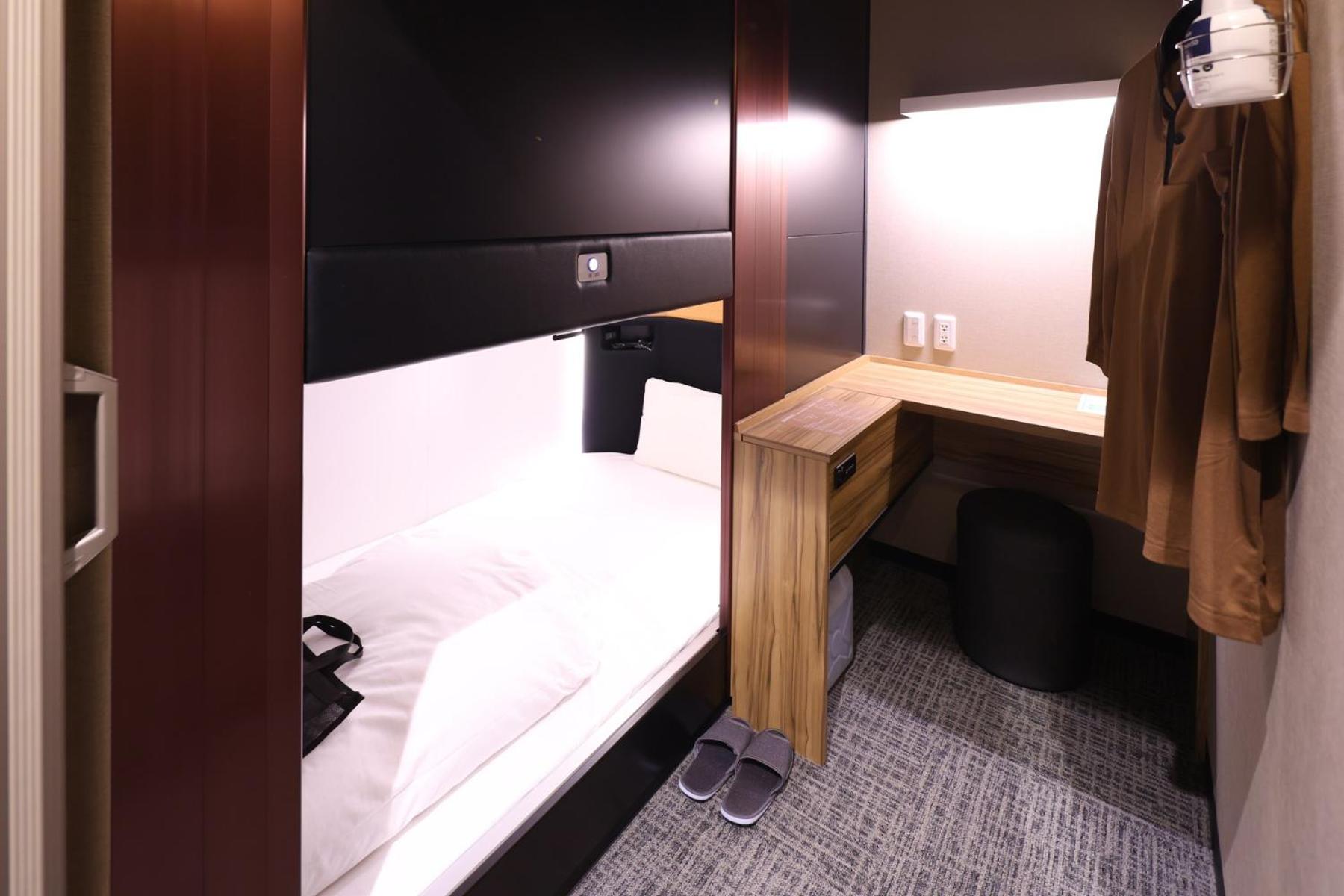 Male Dorm, Cabin