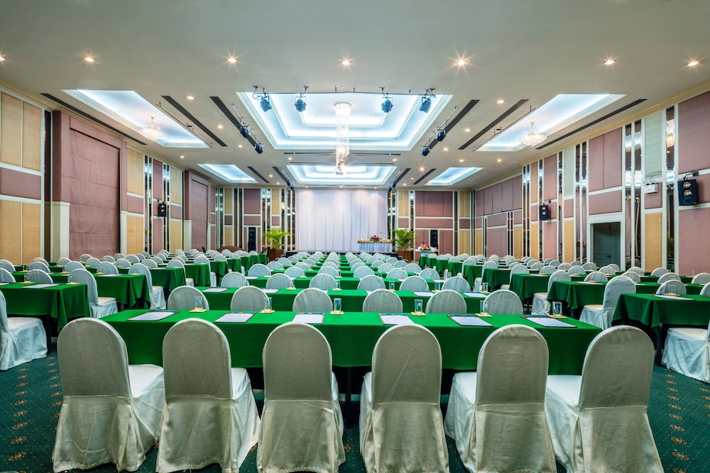 Cholchan Pattaya Beach Resort 64/74