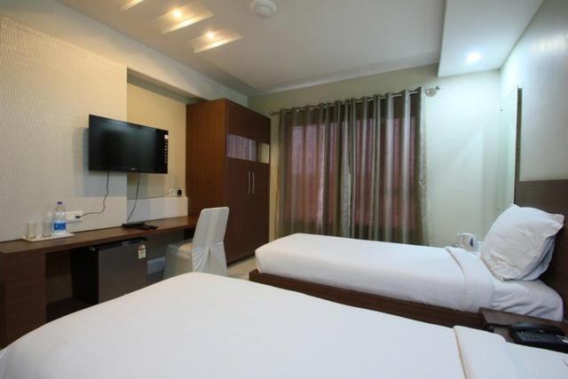Hotel Sheela Shree Plaza 10/23