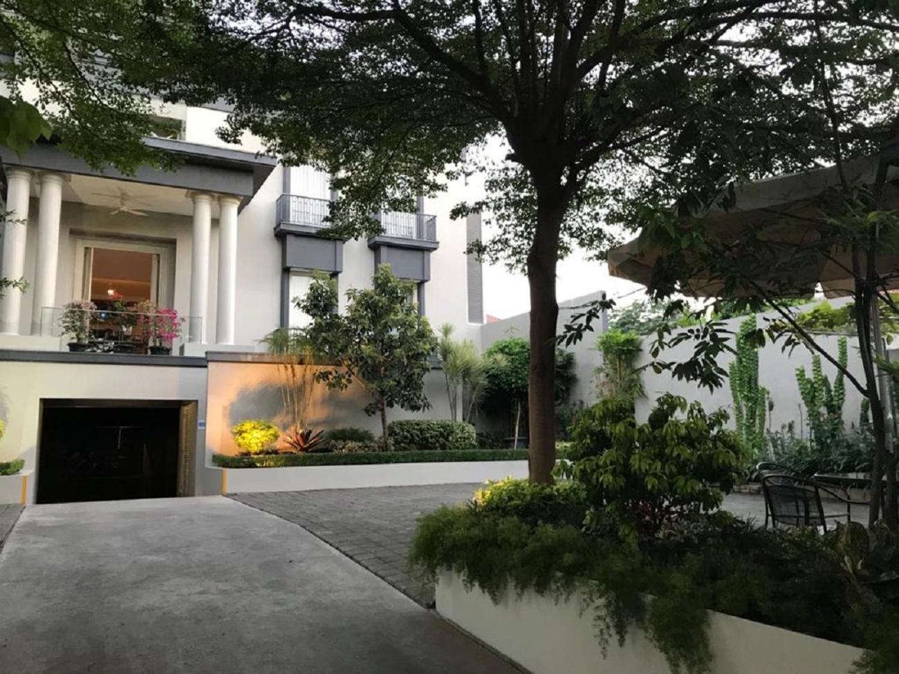 Airy Patal Senayan 2 Jakarta 23/27