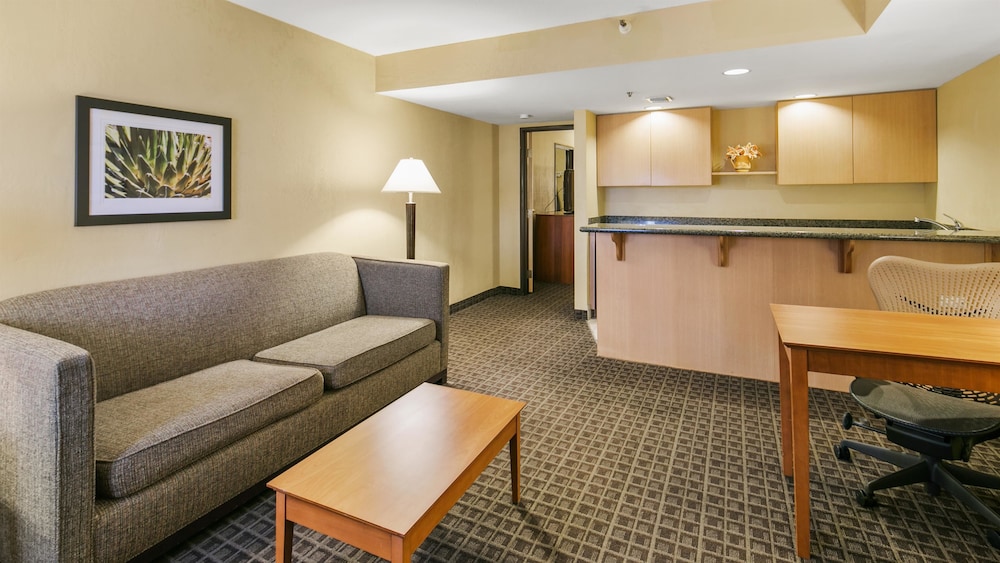 Best Western Plus Scottsdale Thunderbird Suites 30/46
