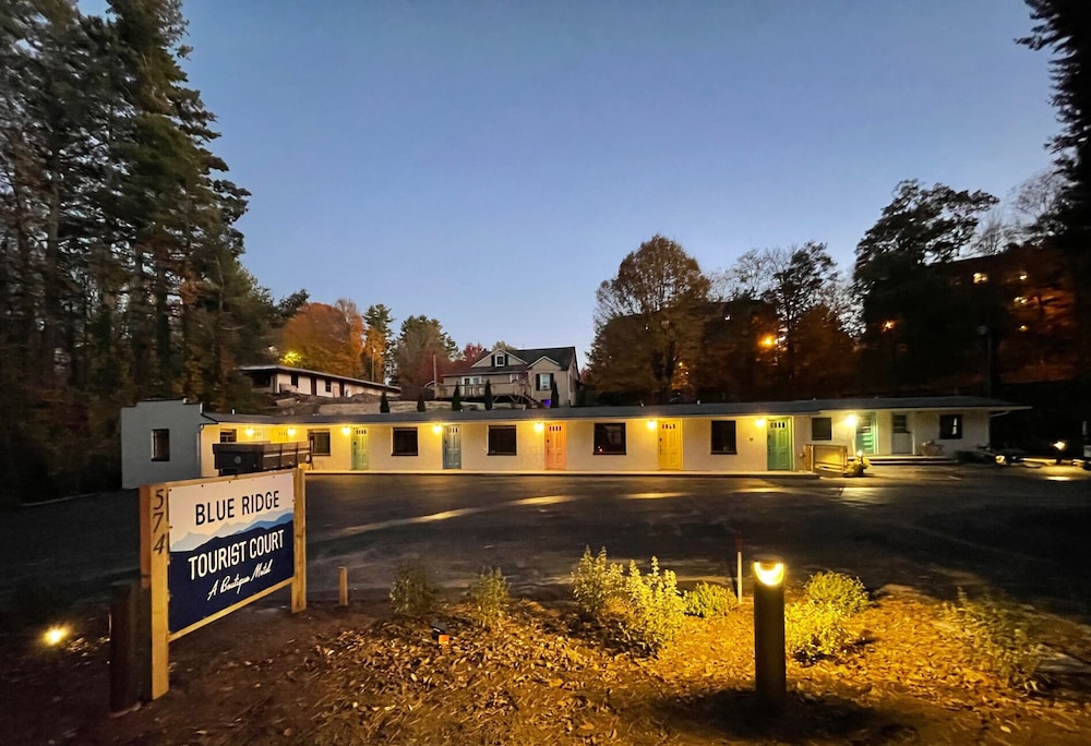 Blue Ridge Tourist Court 1/50