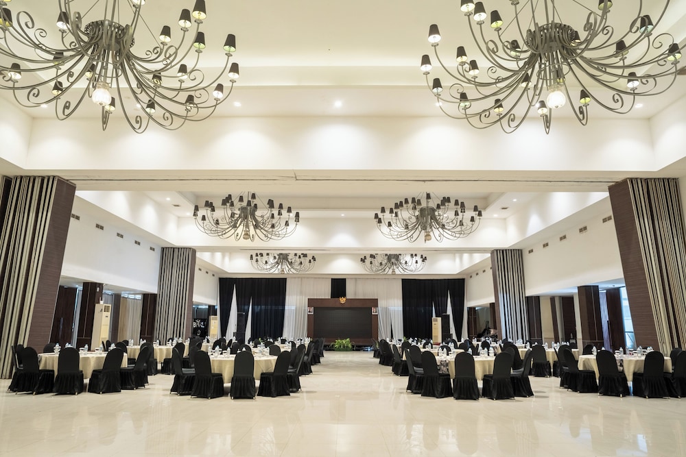 Estrella Hotel & Conference (ex Aston Luwuk) 4/49
