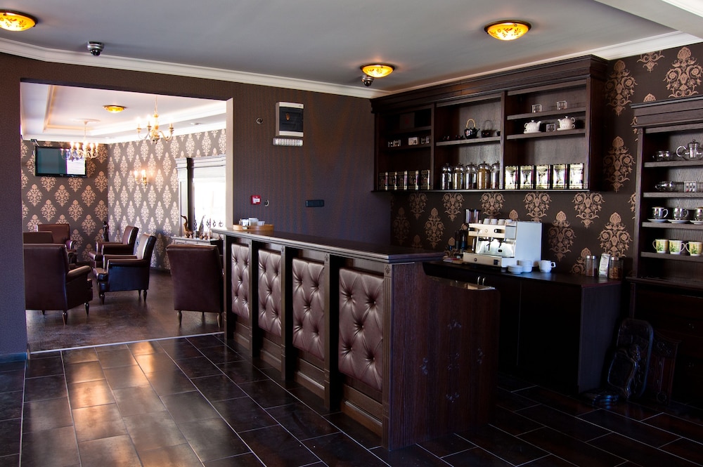 Hill Hotel 23/30