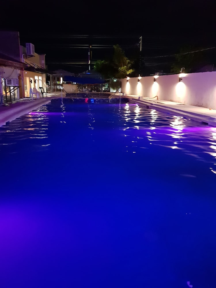 Basic Rooms Hotel 20/21