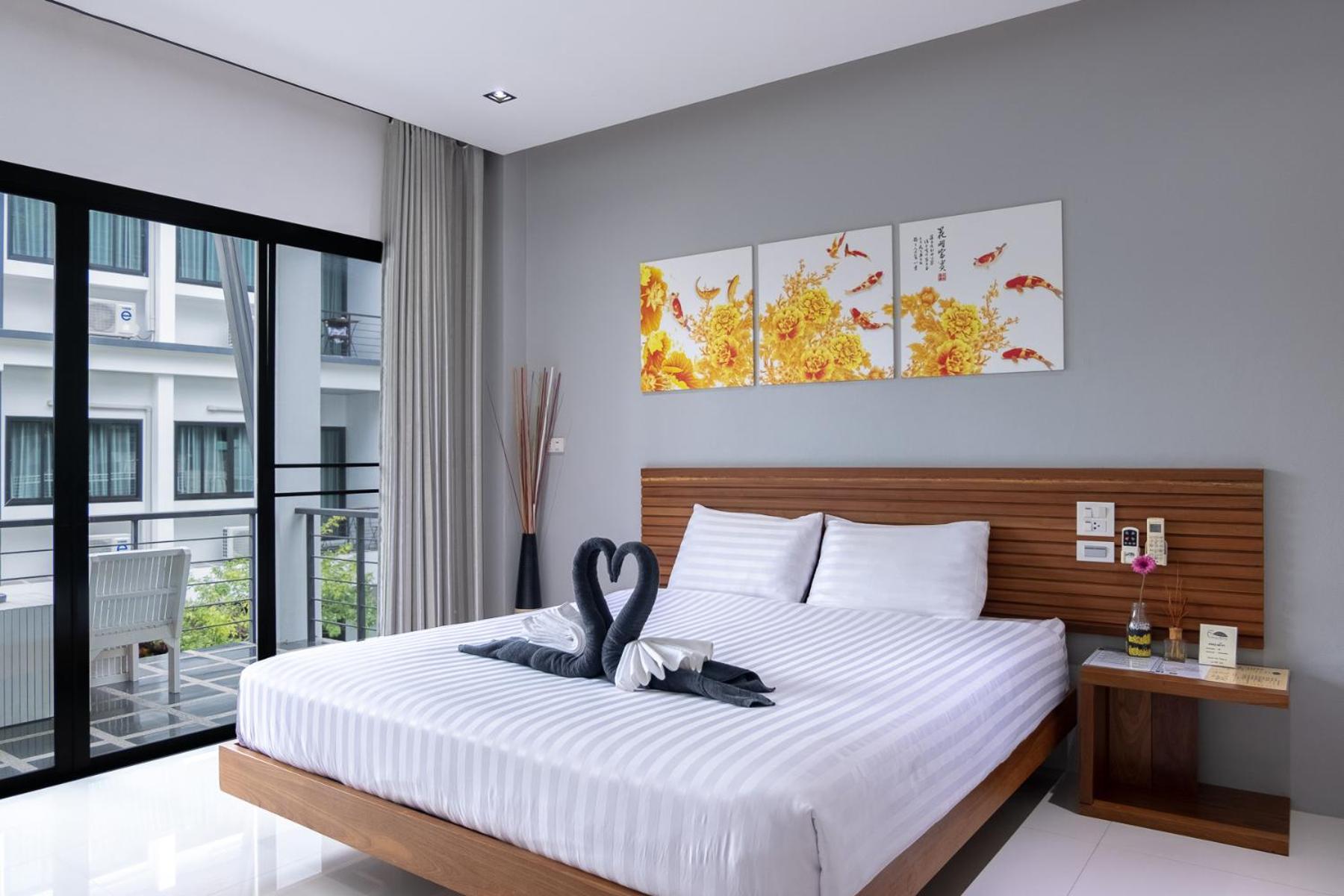 DELUXE, DOUBLE BED
