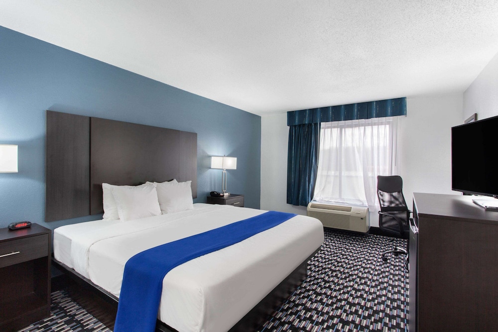 Clarion Pointe Charlotte 35/57