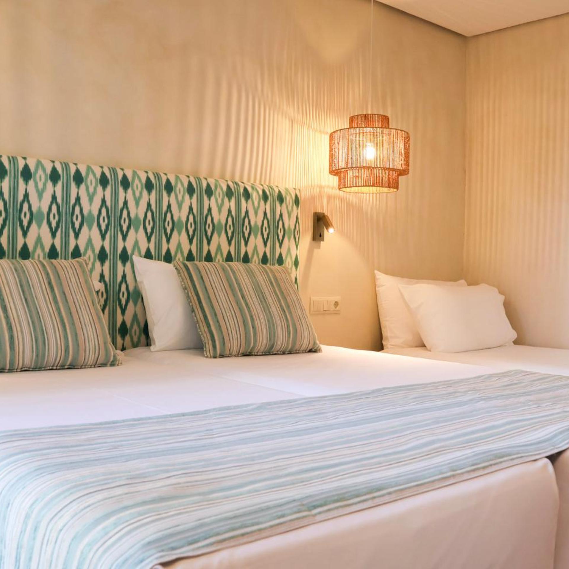 Room, Triple