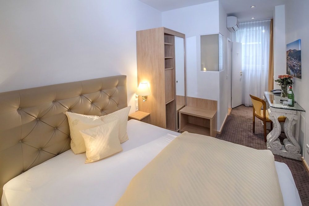 HOTEL HEIDELBERGER HOF 19/65