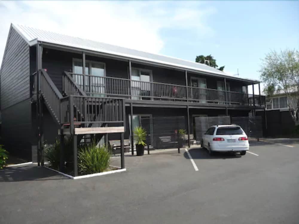16 Northgate Motor Lodge 7/35