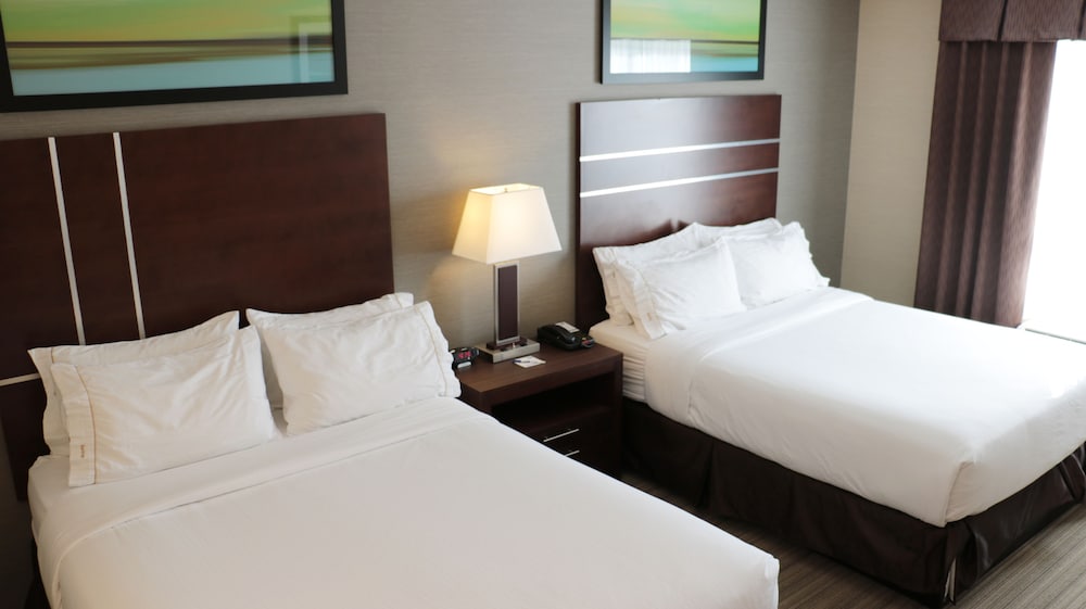 HOLIDAY INN EXPRESS GOLDEN KICKING HORSE 20/75