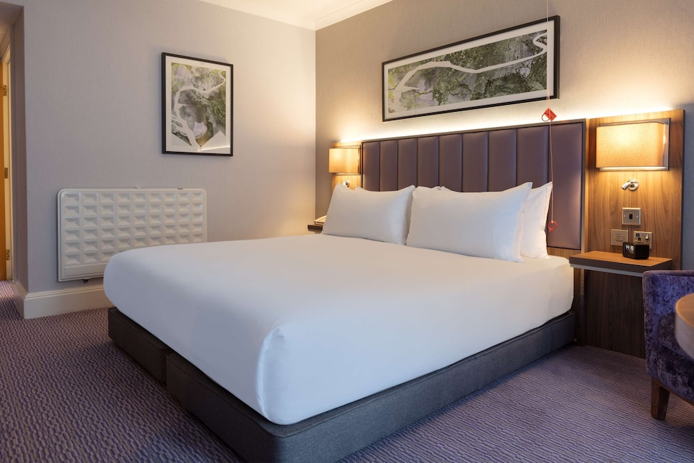 Doubletree By Hilton Edinburgh Airport 17/84