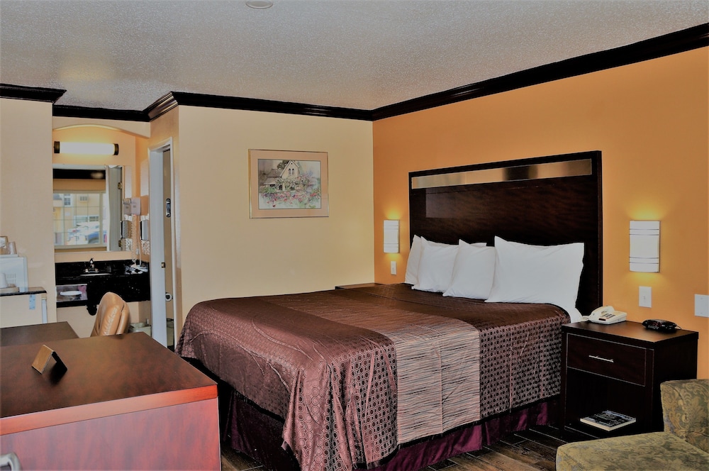 Americas Deluxe Inn 15/32