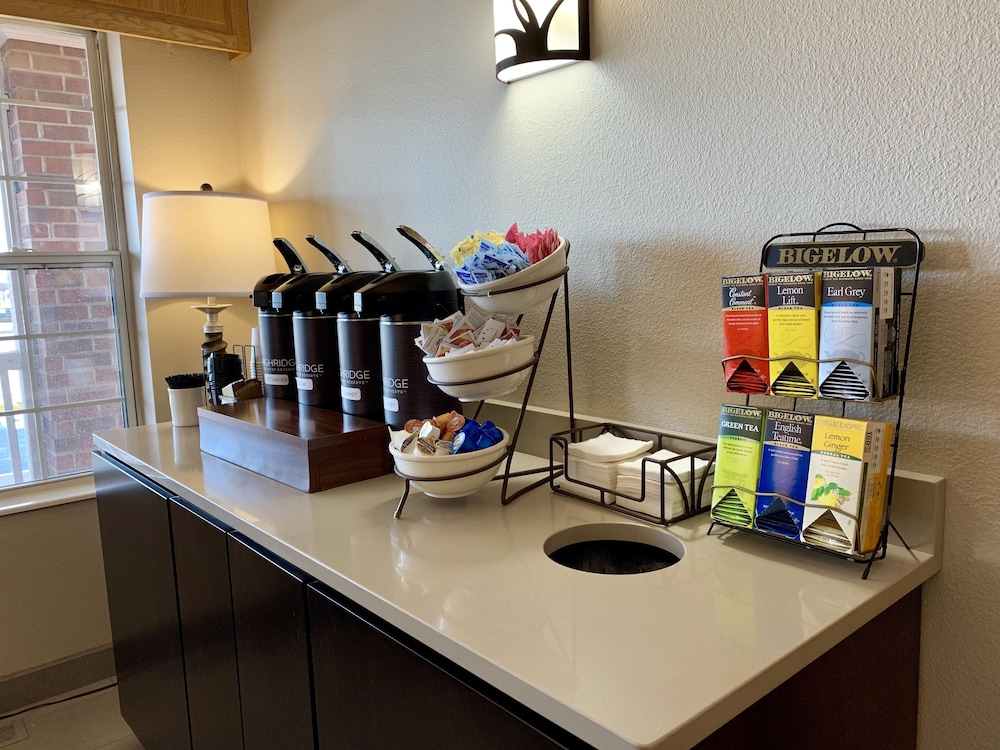 Country Inn & Suites by Radisson Kenosha - Pleasant Prairie 35/39