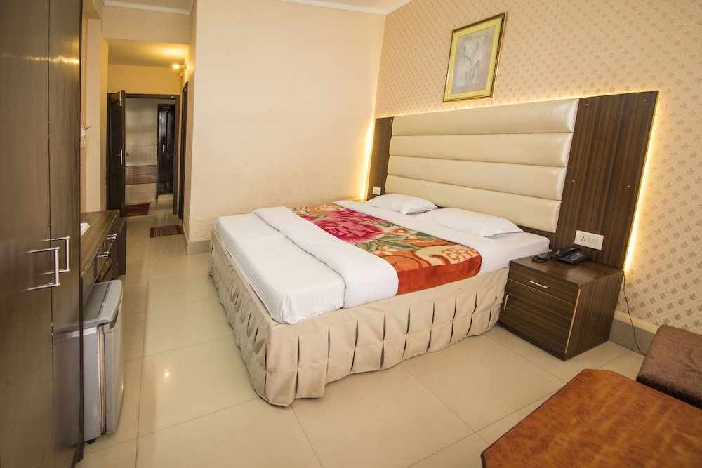 HOTEL JHANVI DALE 10/29