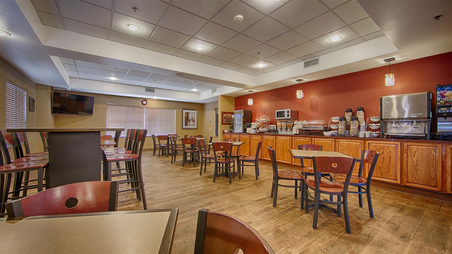 Best Western Plus Woodland Hills Hotel Suites 27/30