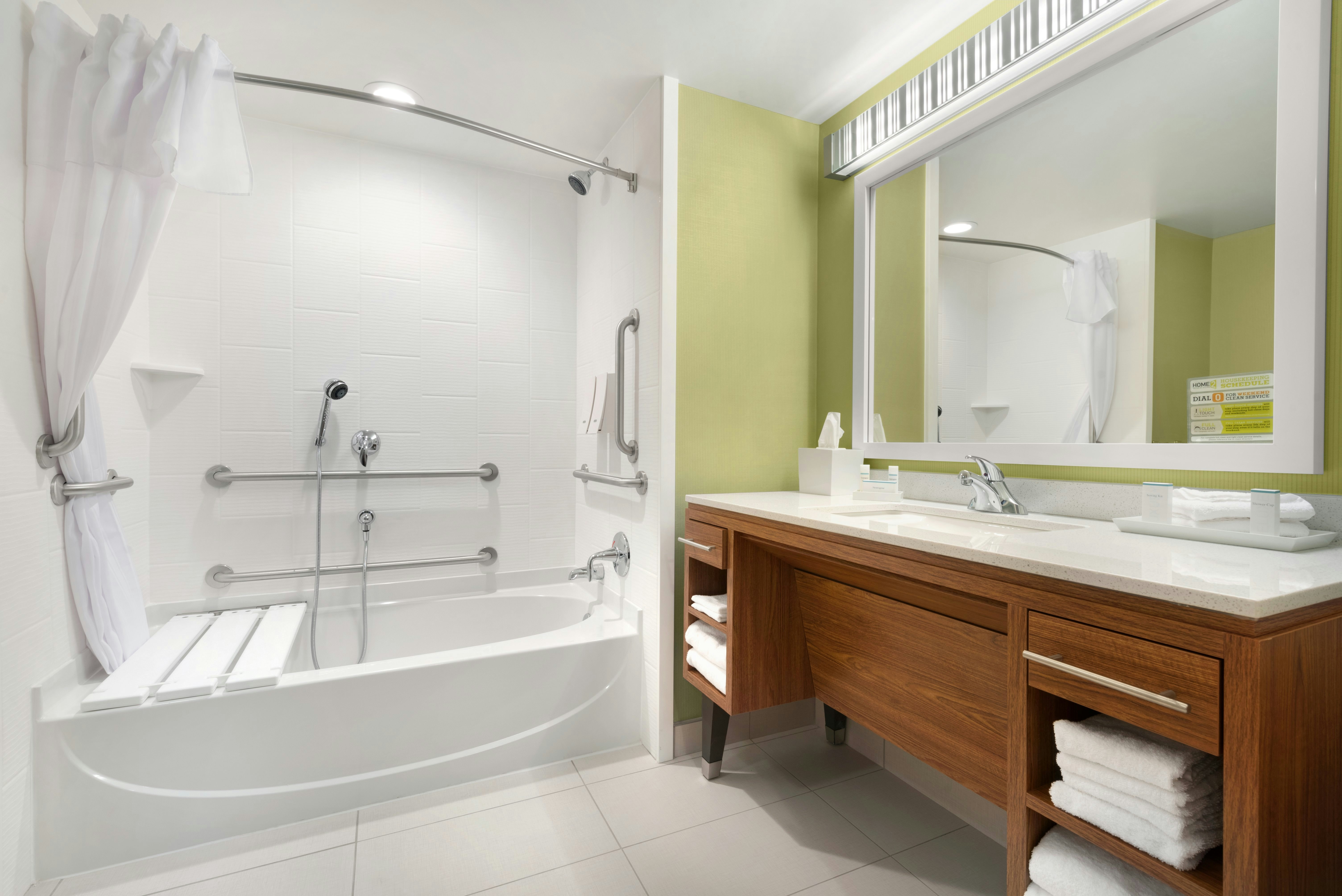 استوديو بسريرين كوين لذوي الإعاقة، Home2 Suites By Hilton Milwaukee Airport 4/5