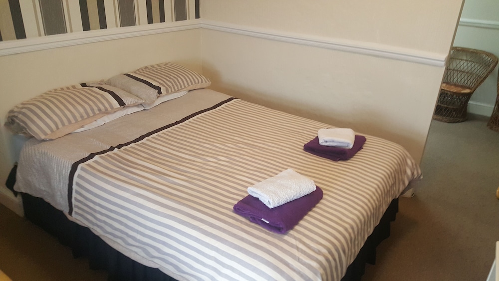 Tuxford House Hotel 13/34