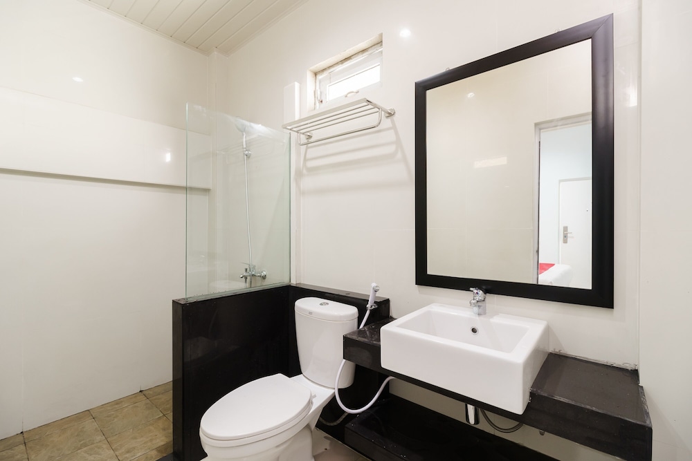 RedDoorz Plus near Palembang Icon Mall 2 14/15