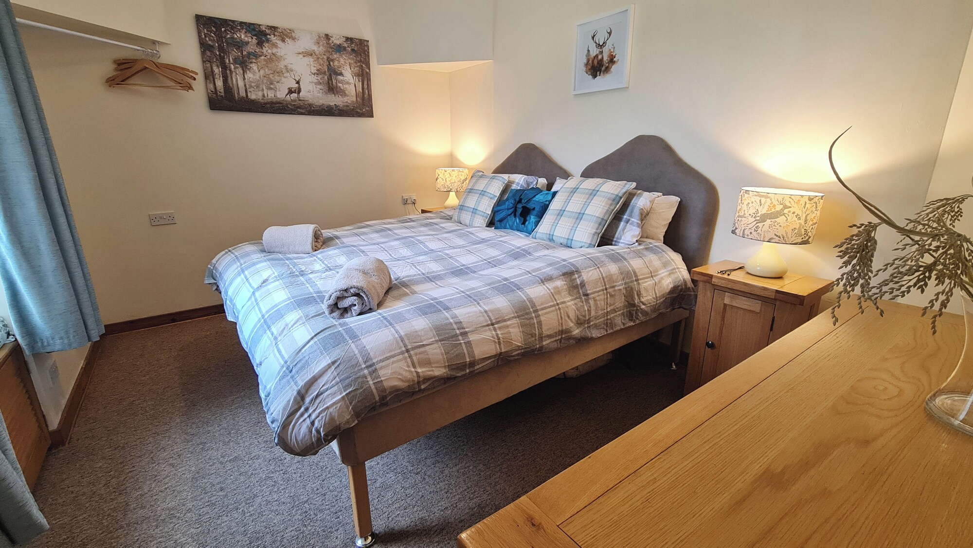 كوخ عائلي بسرير كينج وثلاثة أسرّة مع سرير سحّاب إضافي، Darwin Cottage Self Catering In Elgin 8/10