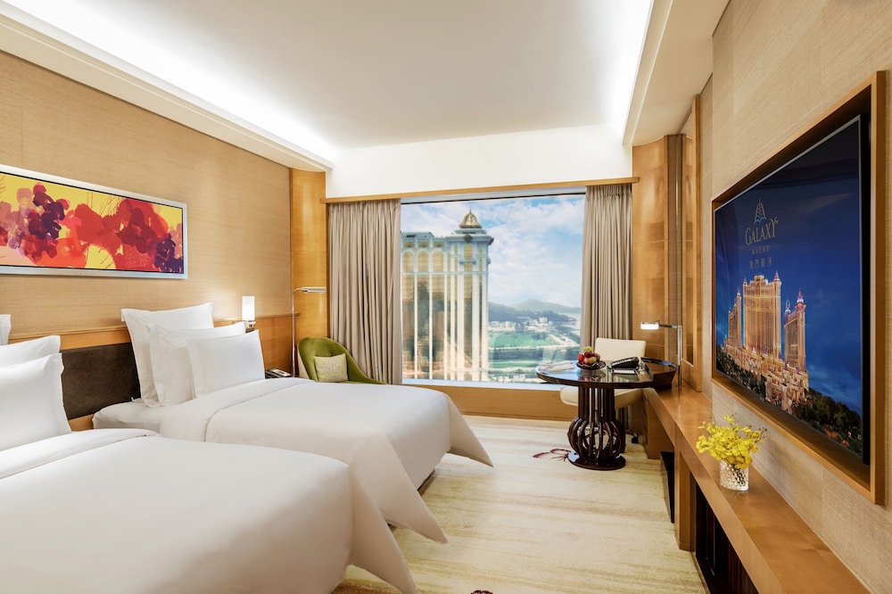 RESORT, DELUXE, TWIN BEDS