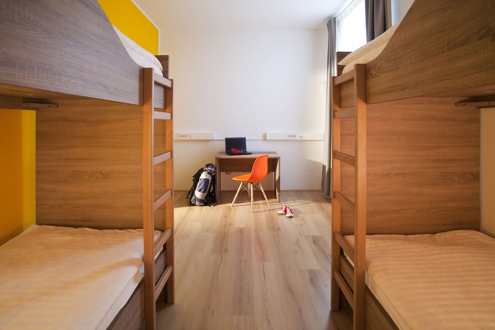 Hostel Uni 11/34