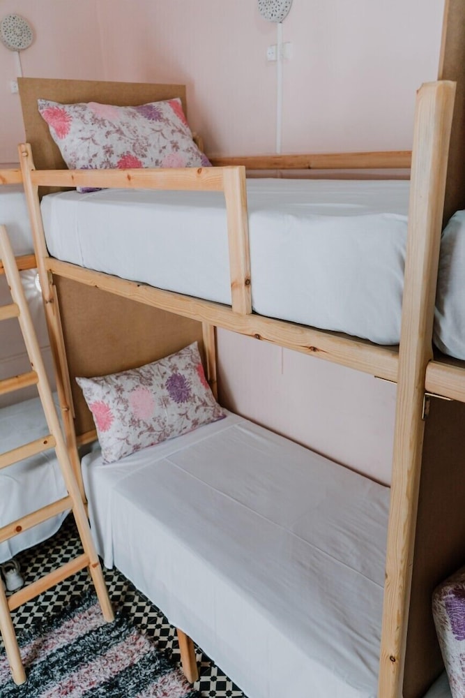 FEMALE DORM, FEMALE ONLY, COMFORT, PRIVATE BATHROOM