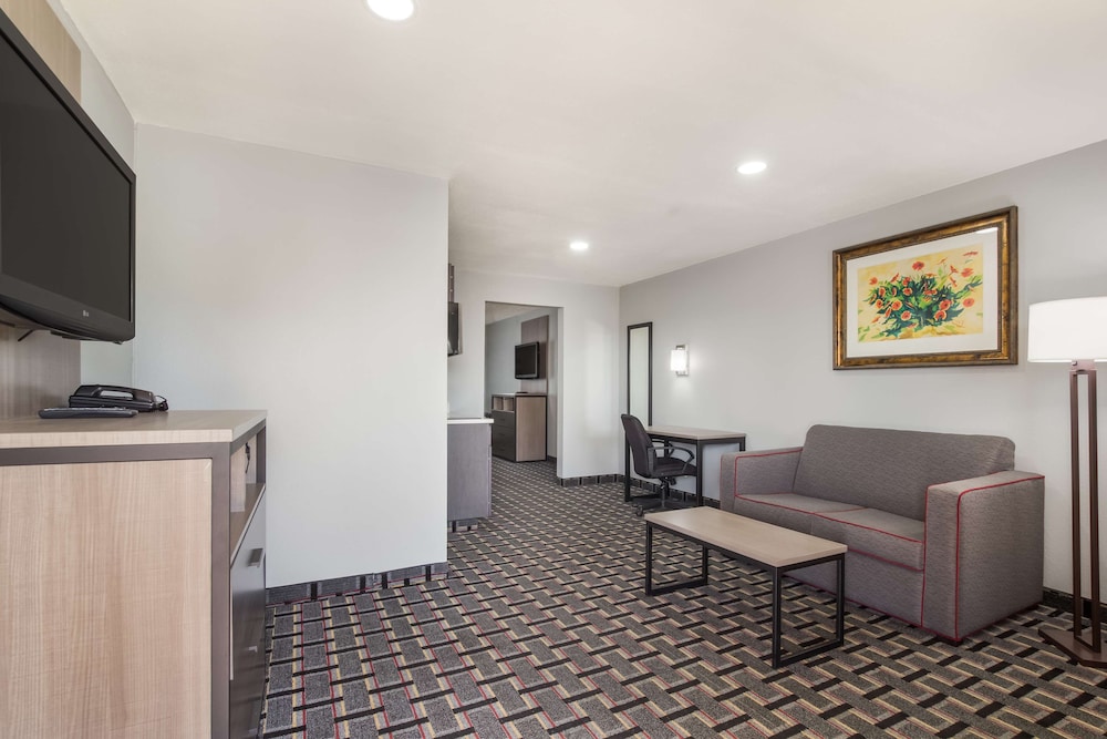 Knights Inn & Suites Salem, IN 23/29