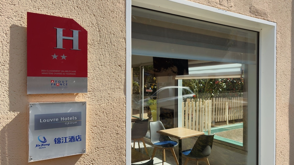 Kyriad Direct Arpajon 4/50