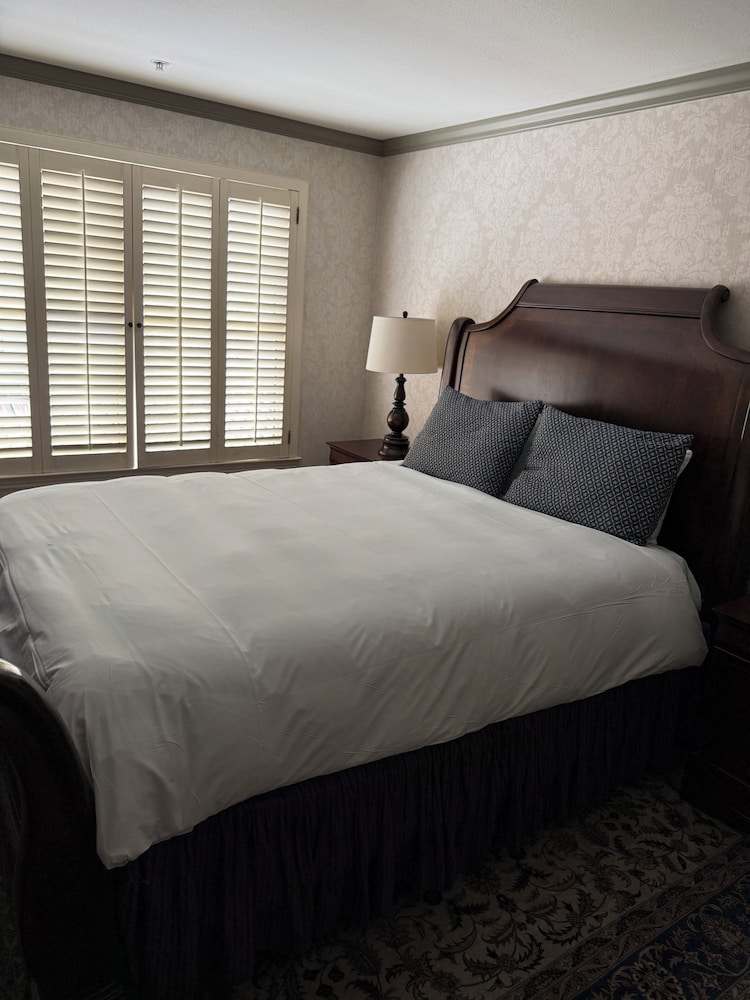 Cow Hollow Inn 11/46