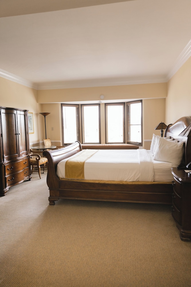 HISTORIC SANTA MARIA INN 23/67