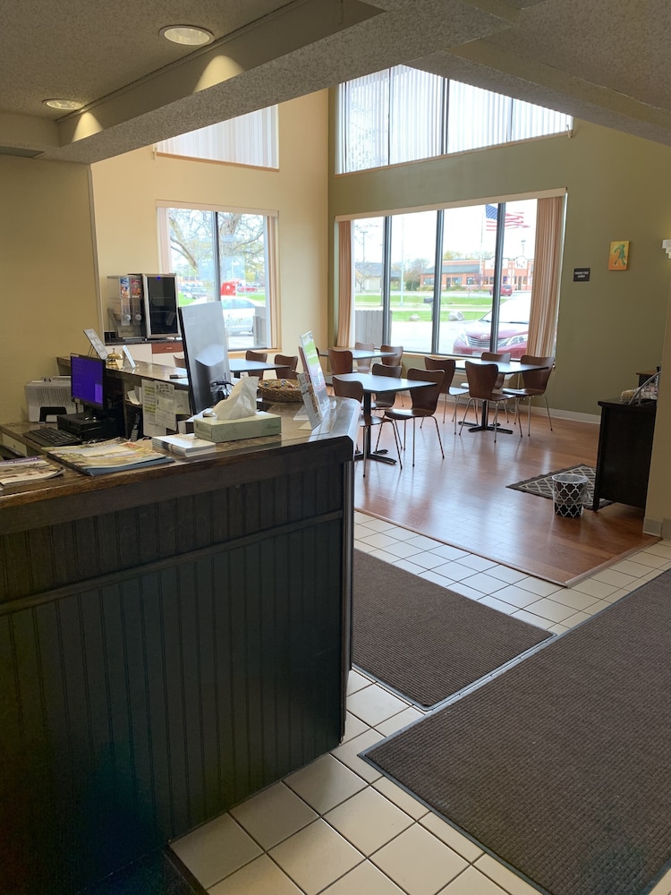 Super 8 by Wyndham Watertown WI 11/49