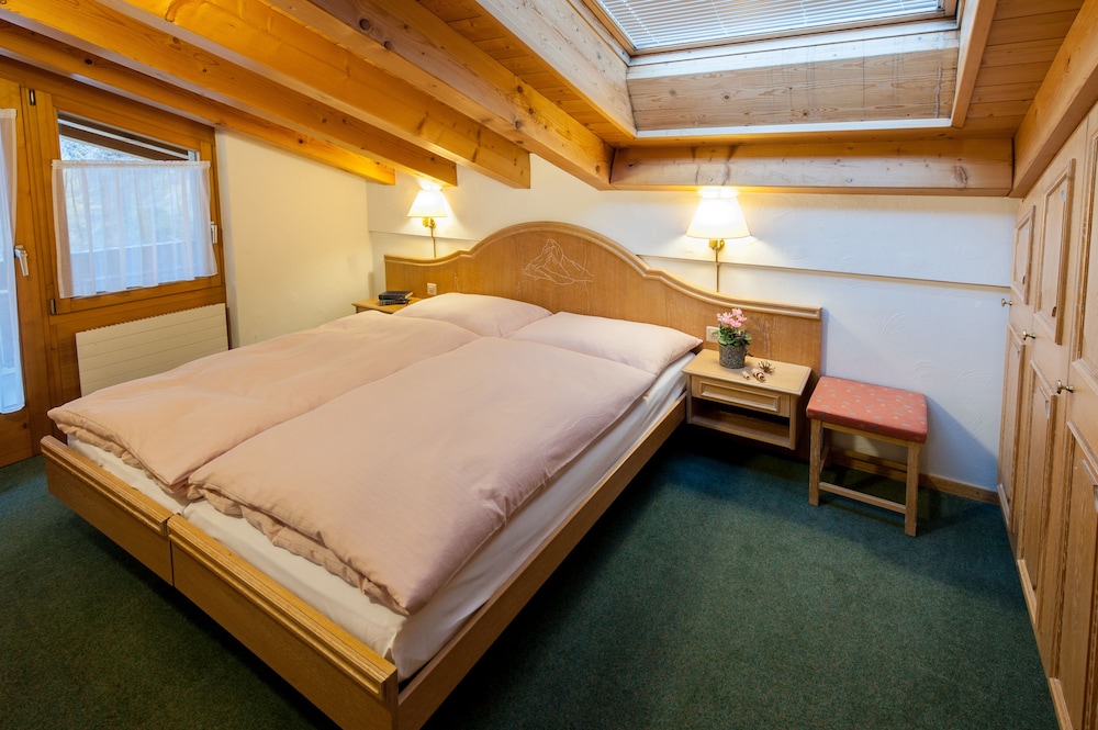 2 Bedrooms, Apartment, 4 Beds, 2 Murphy Beds, Mountain View, Balcony