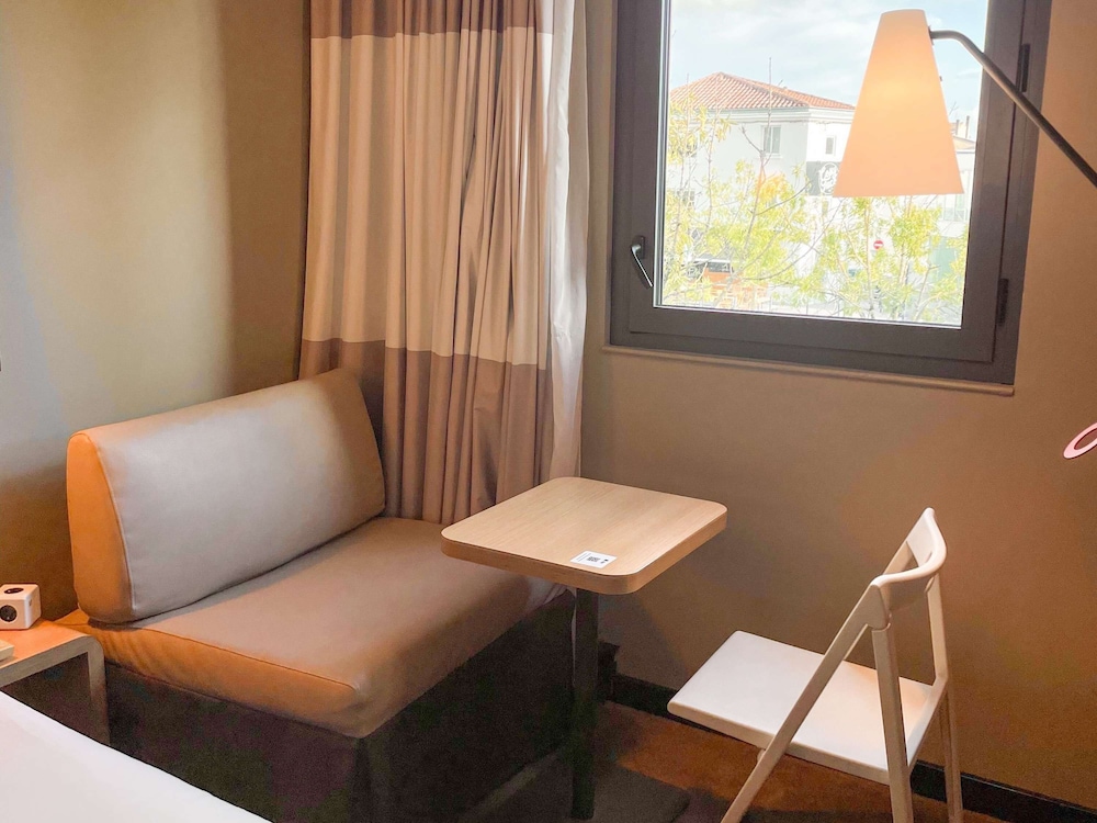 Ibis Bordeaux Centre Bastide 50/72