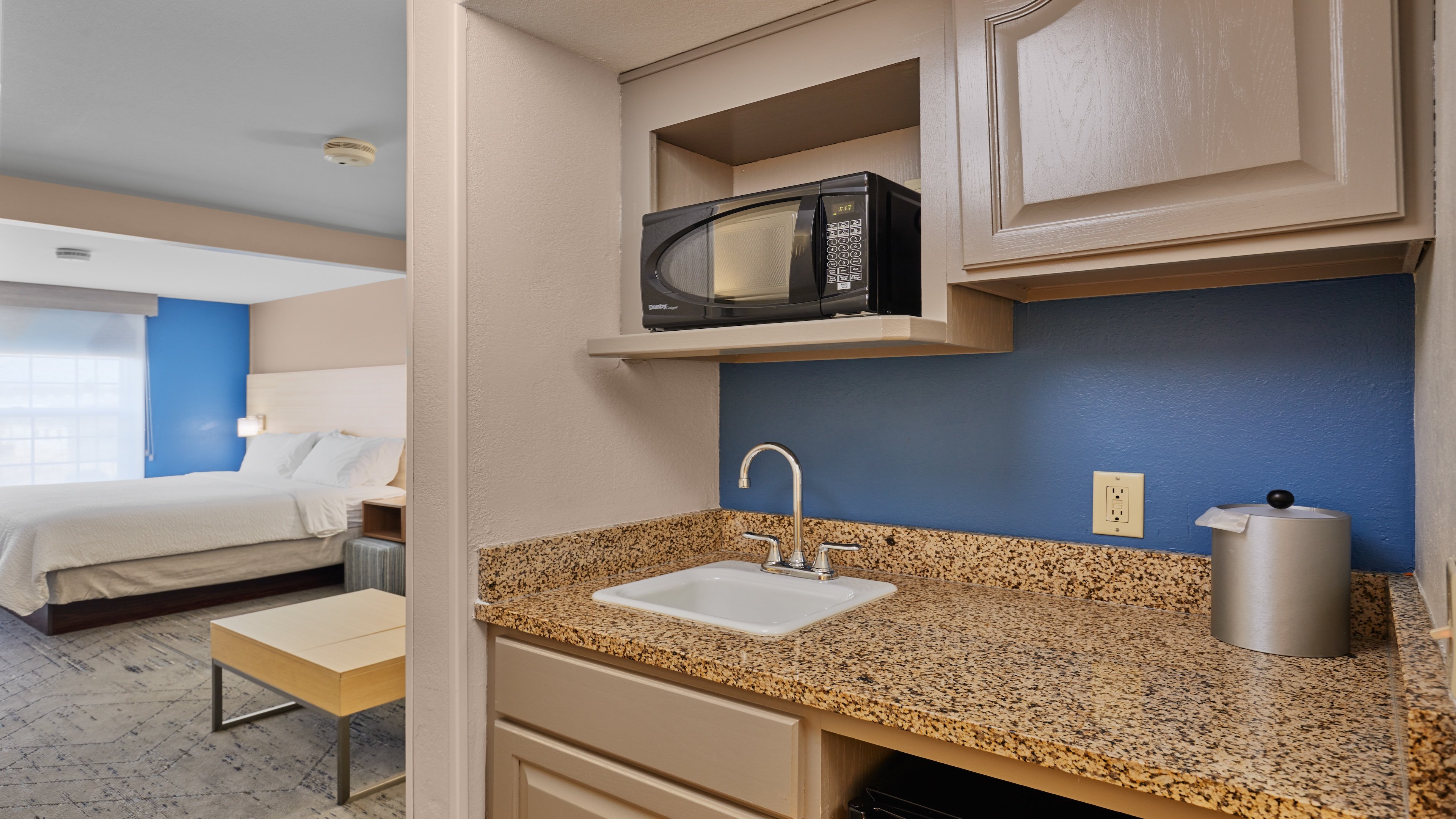 Holiday Inn Express Hotel And Suites Milwaukee Airport 73/74