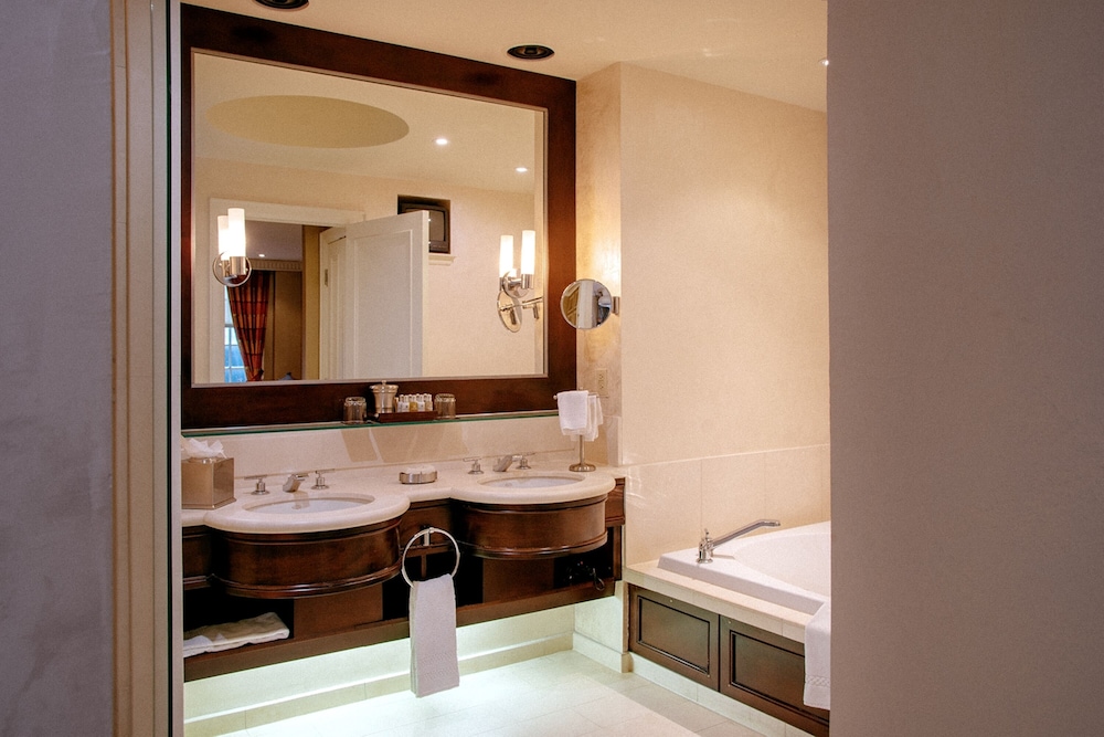Windsor Arms Hotel 56/58