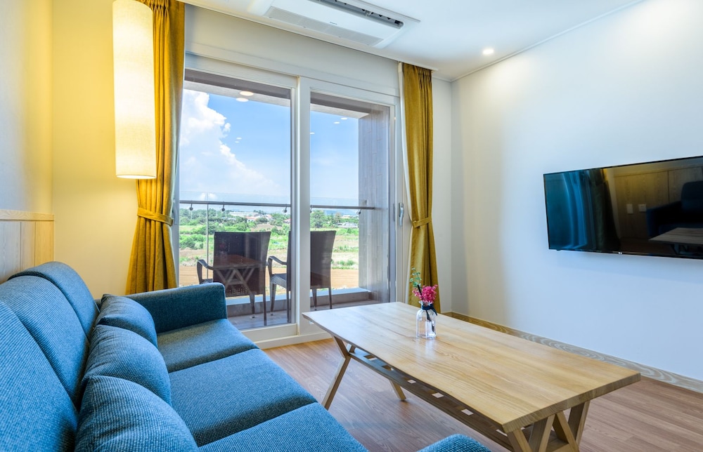 Thira Hotel 19/35