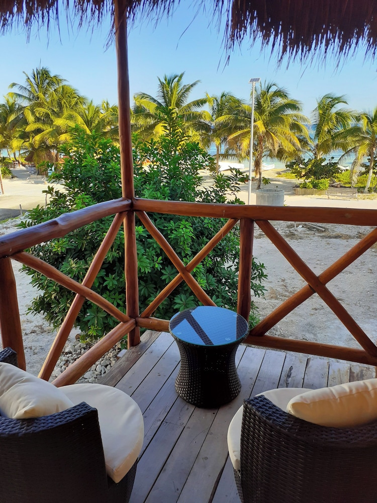 Palmeras de Mahahual Cabanas 25/39