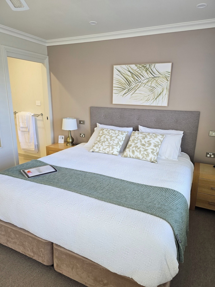 Premium, Studio, King Bed, Beach Side, Bay View