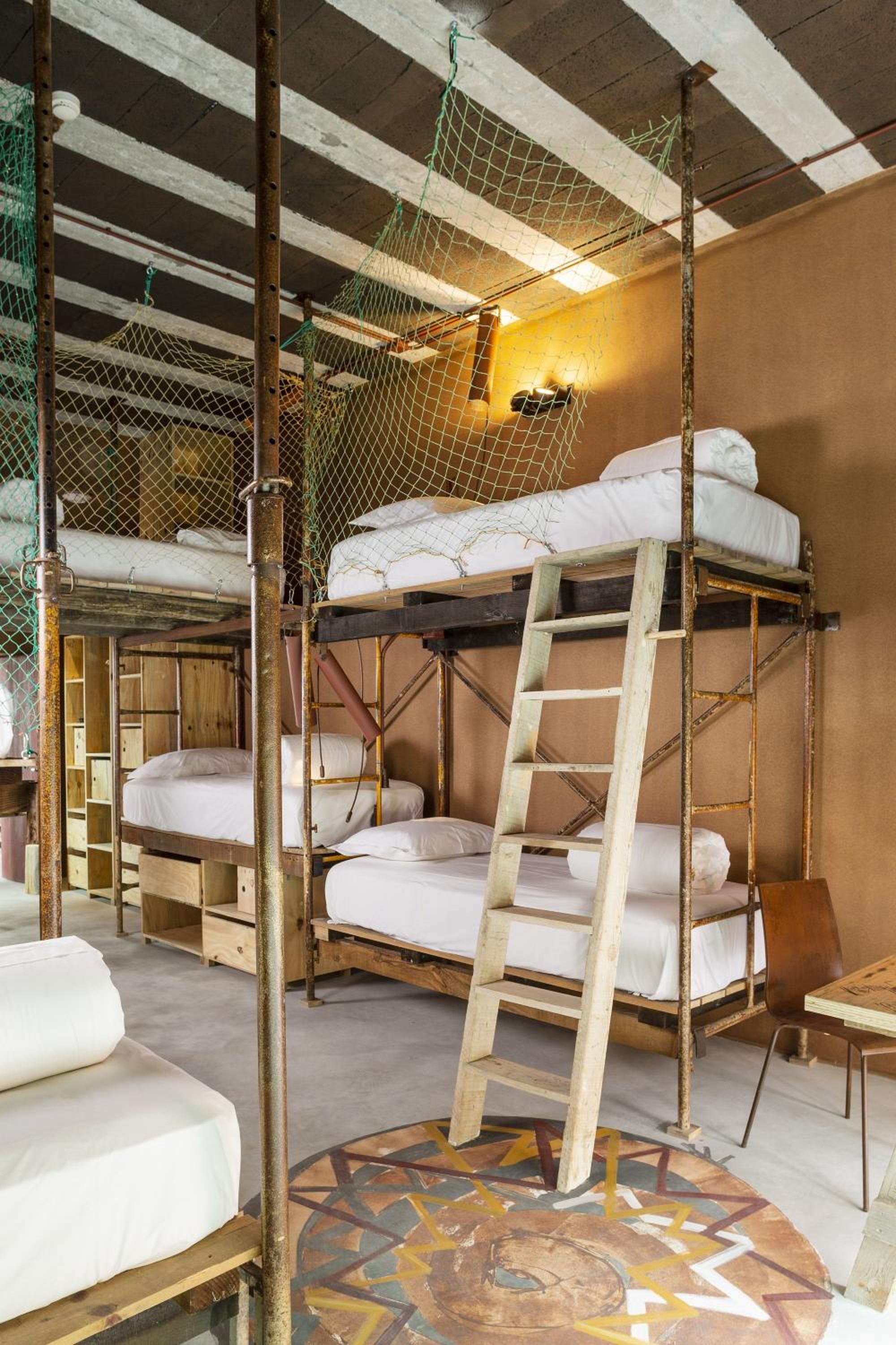 Noah Surf House 50/50
