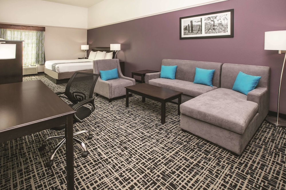 La Quinta Inn and Suites by Wyndham Brownwood 25/37