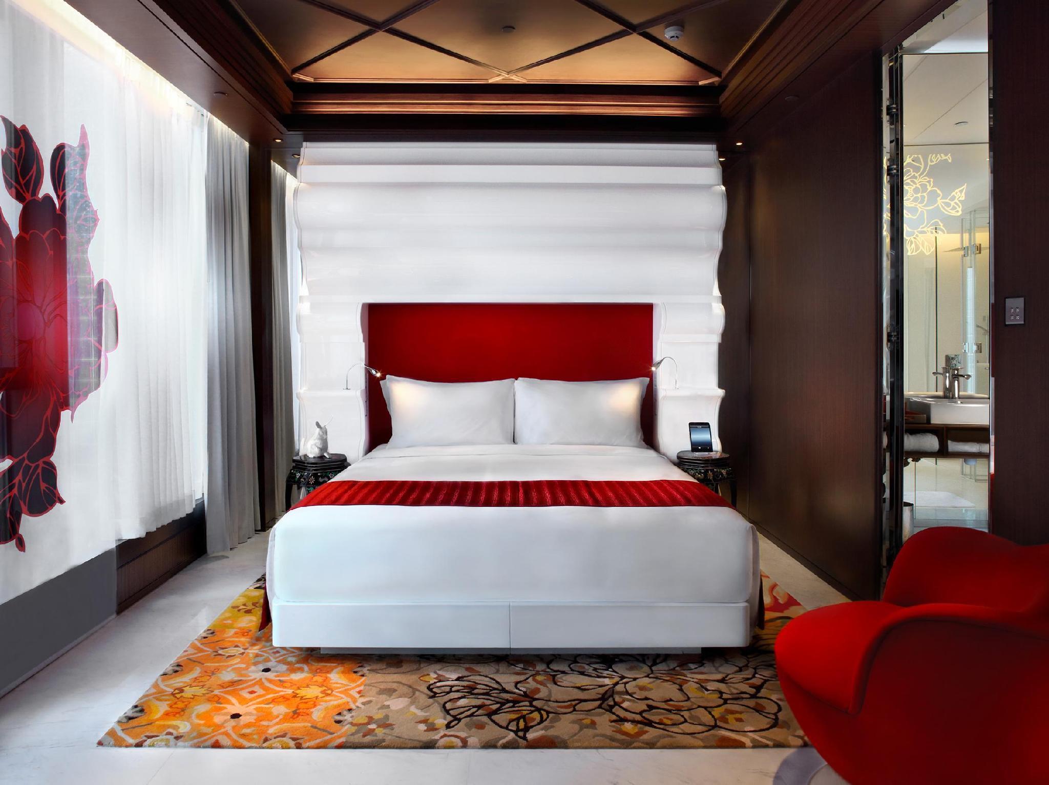 Full Moon, Premier, King Bed