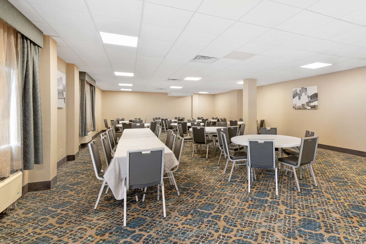 Best Western Plus Landmark Inn 38/43