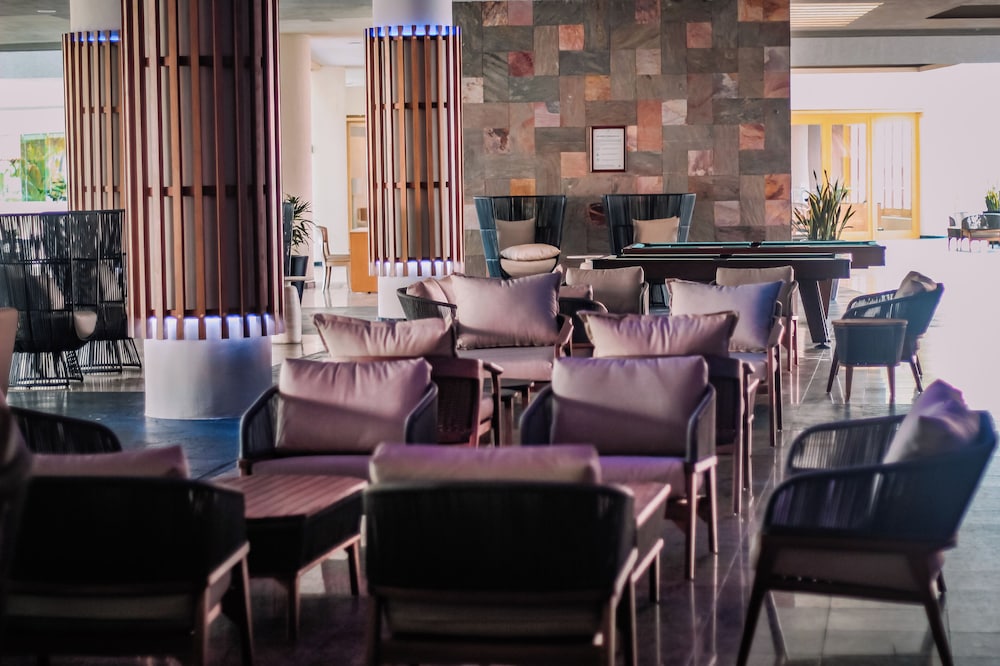 GR Solaris Lighthouse Los Cabos 62/73