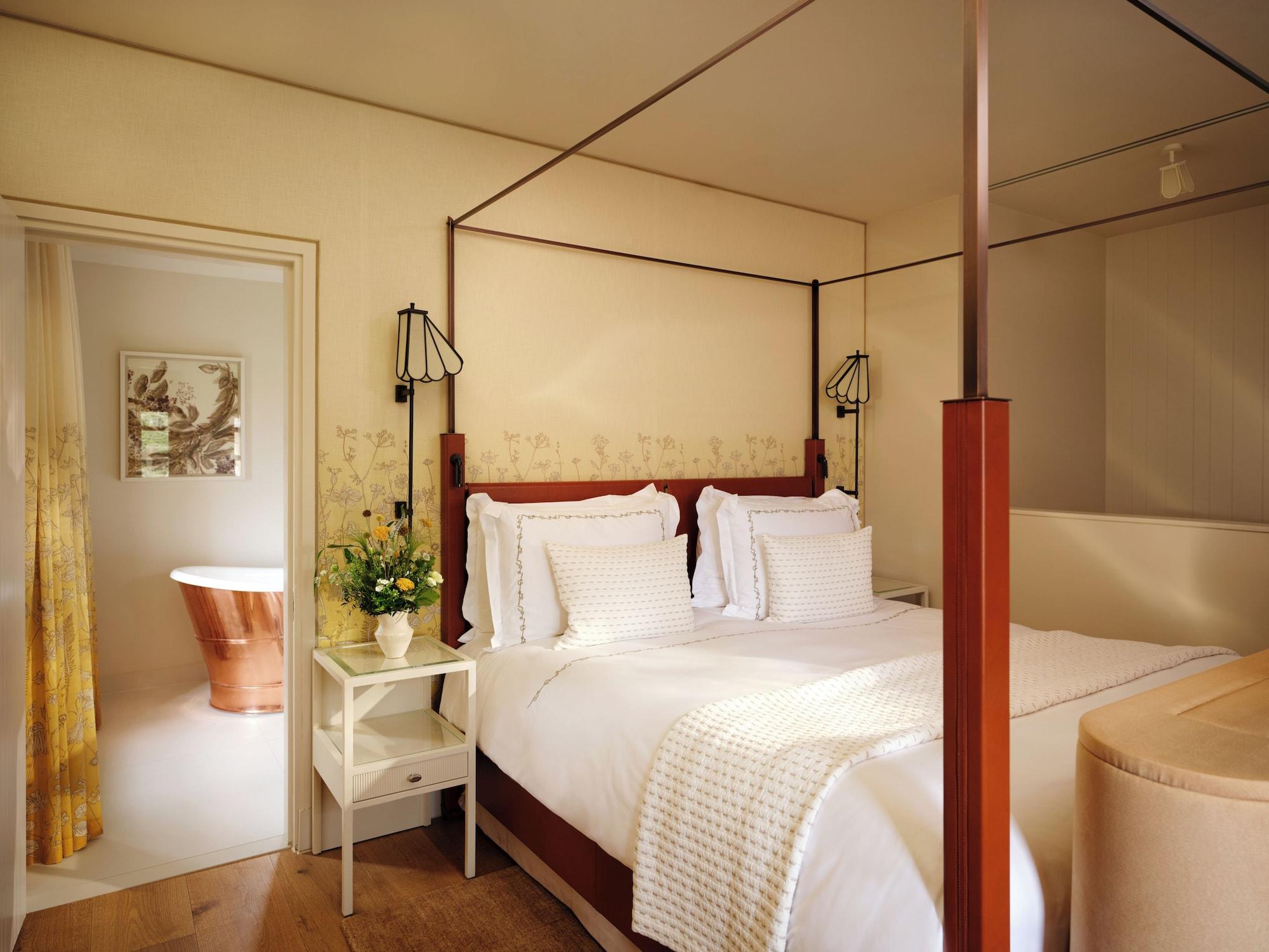 Medium, Cottage, Suite