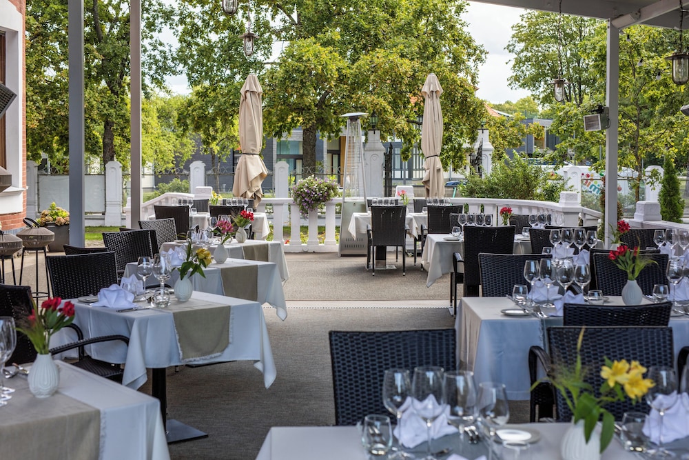 Villa Ammende Restoran and Hotell 33/50