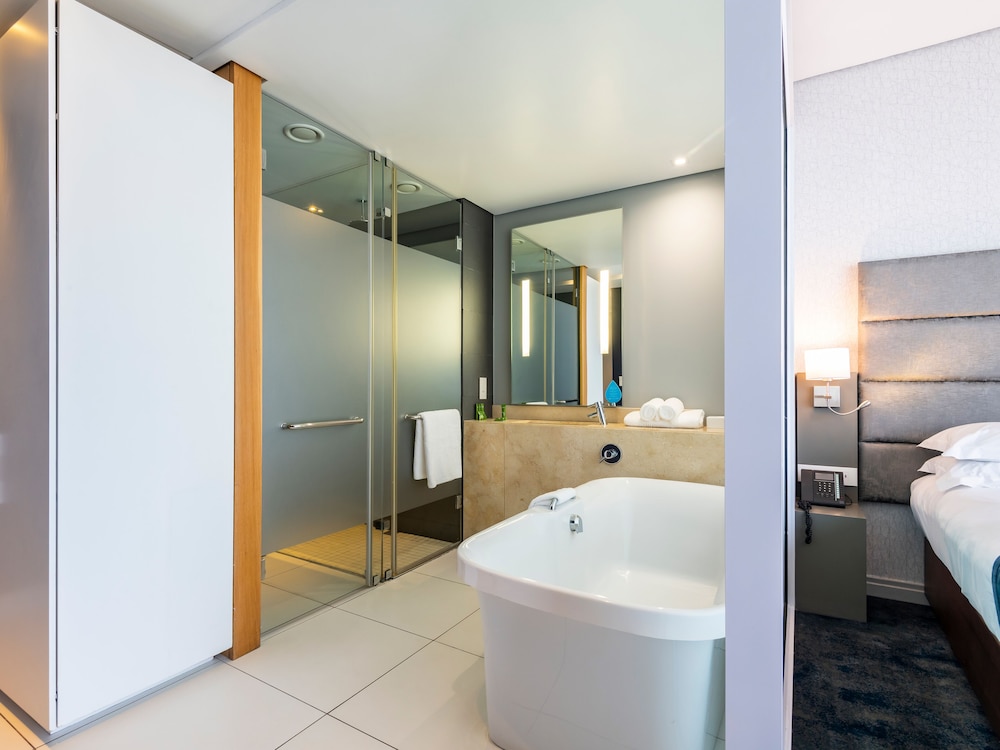 aha Gateway Hotel 30/34